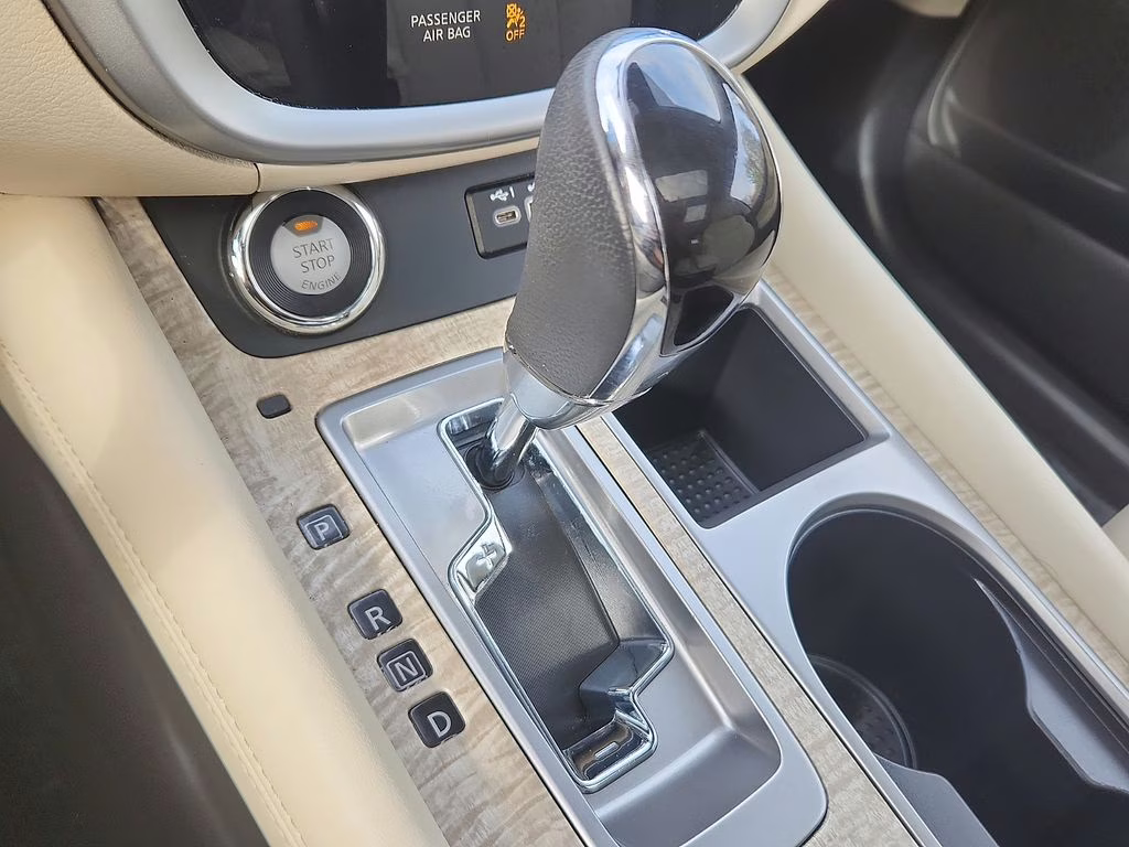 2023 Pearl White Tricoat Nissan Murano SL AWD SUV