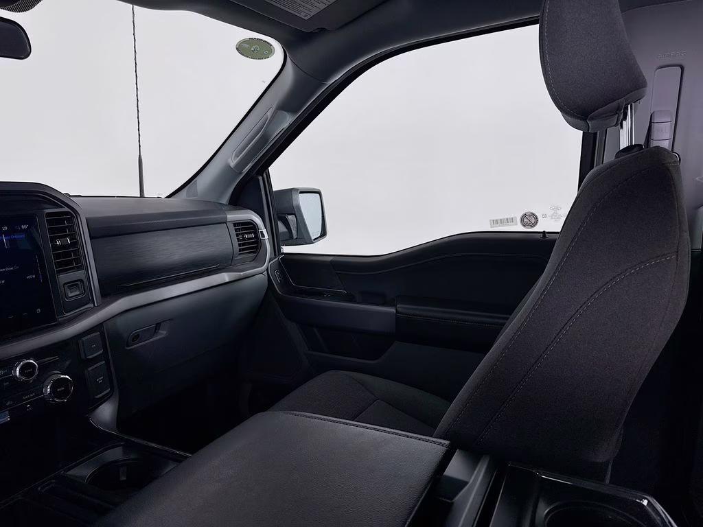 2025 Oxford White Ford F-150 XLT 4X4 Truck