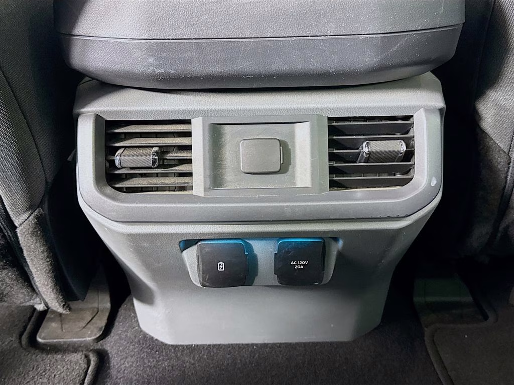 2025 Oxford White Ford F-150 XLT 4X4 Truck