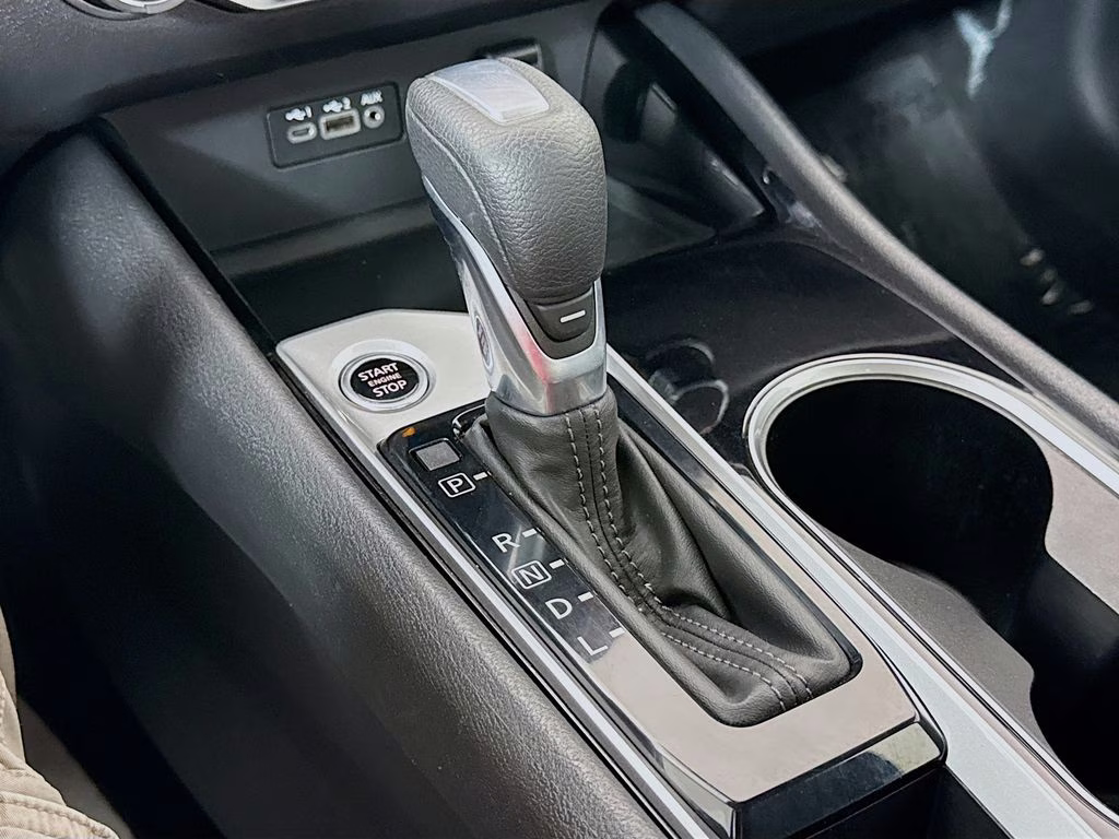 2024 Gun Metallic Nissan Altima 2.5 SV FWD Sedan