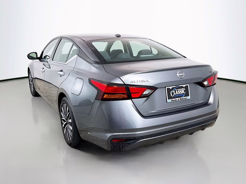 2024 Gun Metallic Nissan Altima 2.5 SV FWD Sedan