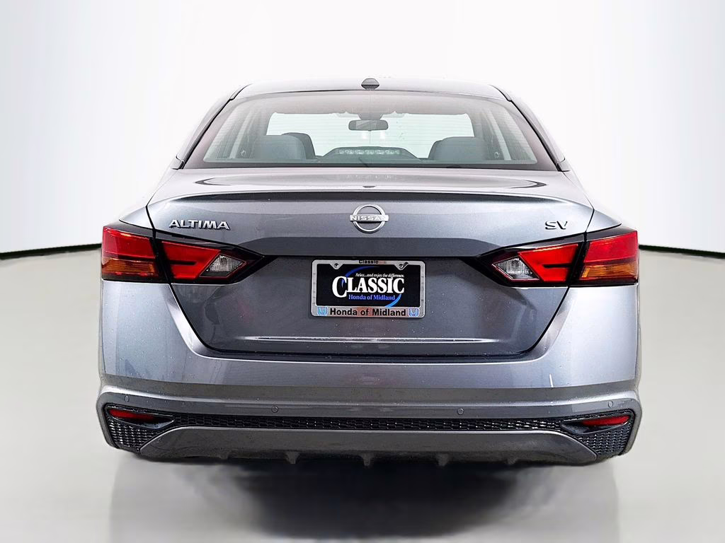 2024 Gun Metallic Nissan Altima 2.5 SV FWD Sedan