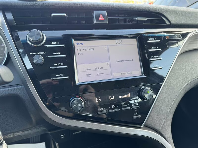 2018 Midnight Black Metallic Toyota Camry SE FWD Sedan
