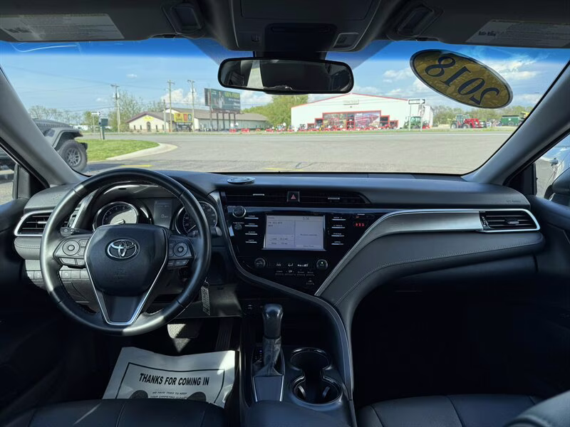 2018 Midnight Black Metallic Toyota Camry SE FWD Sedan