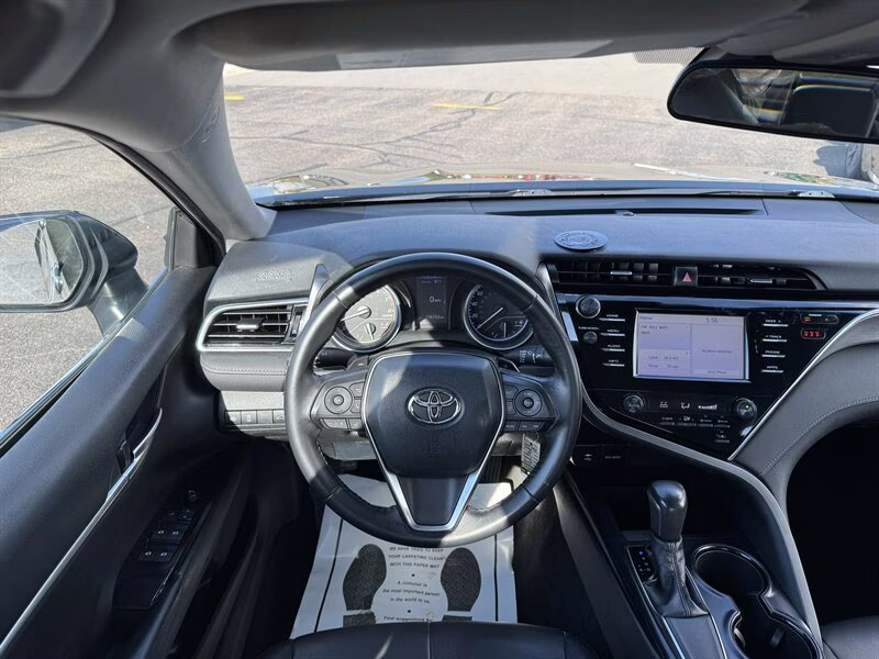 2018 Midnight Black Metallic Toyota Camry SE FWD Sedan