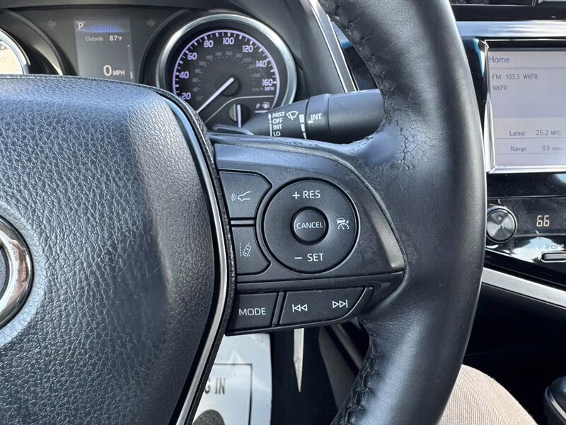 2018 Midnight Black Metallic Toyota Camry SE FWD Sedan
