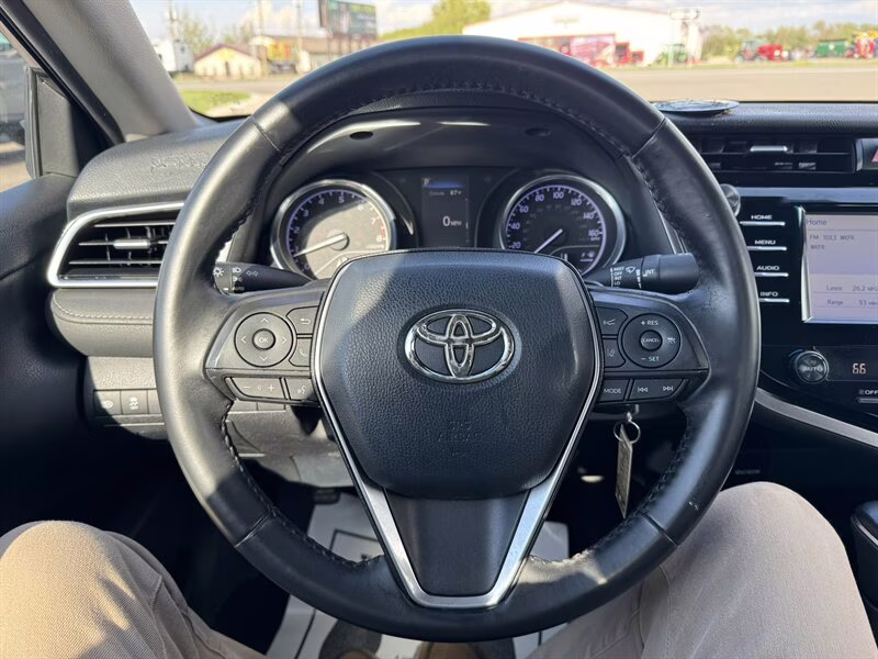 2018 Midnight Black Metallic Toyota Camry SE FWD Sedan