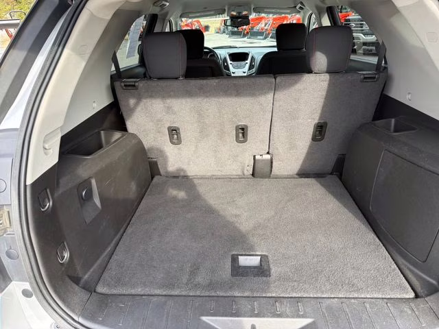 2015 Silver Ice Metallic Chevrolet Equinox LT AWD SUV
