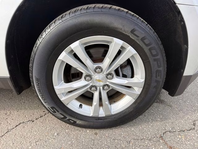 2015 Silver Ice Metallic Chevrolet Equinox LT AWD SUV