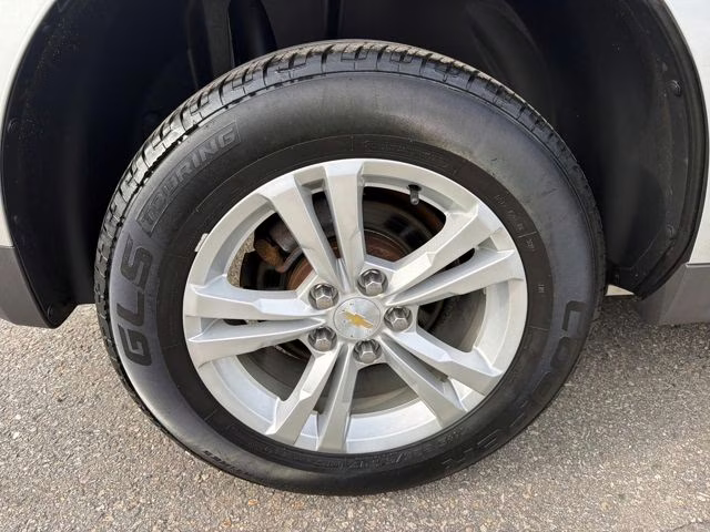 2015 Silver Ice Metallic Chevrolet Equinox LT AWD SUV