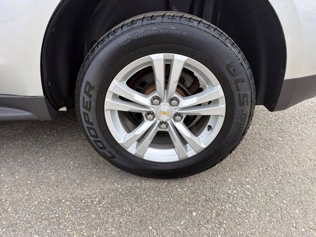 2015 Silver Ice Metallic Chevrolet Equinox LT AWD SUV