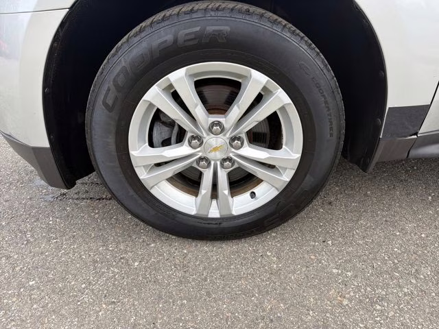 2015 Silver Ice Metallic Chevrolet Equinox LT AWD SUV