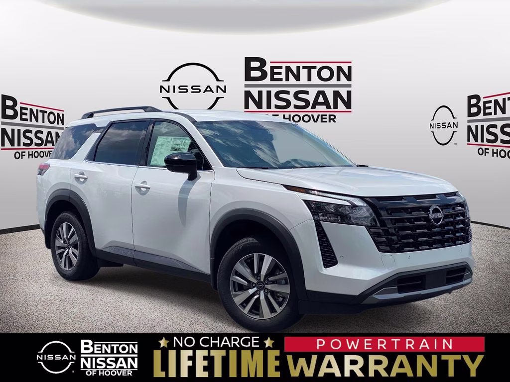 2026 Everest White Pearl Tricoat Nissan Pathfinder SL FWD SUV