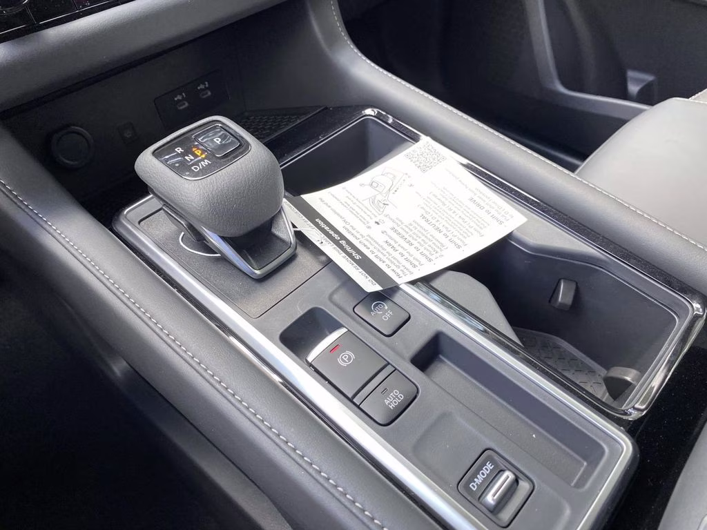 2026 Everest White Pearl Tricoat Nissan Pathfinder SL FWD SUV