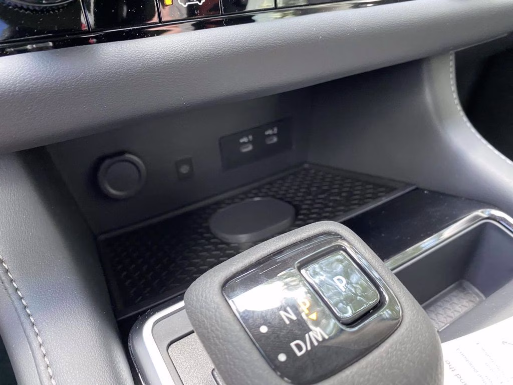 2026 Everest White Pearl Tricoat Nissan Pathfinder SL FWD SUV