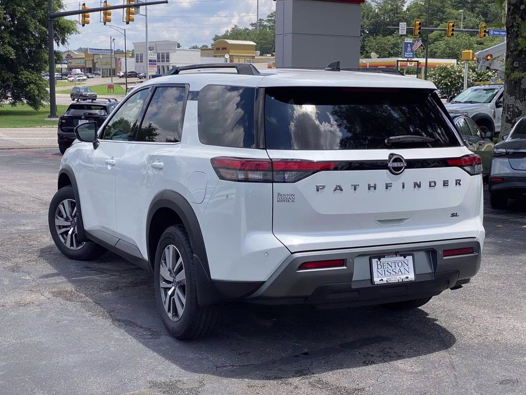 2026 Everest White Pearl Tricoat Nissan Pathfinder SL FWD SUV