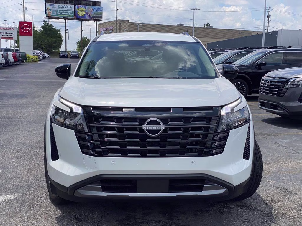 2026 Everest White Pearl Tricoat Nissan Pathfinder SL FWD SUV