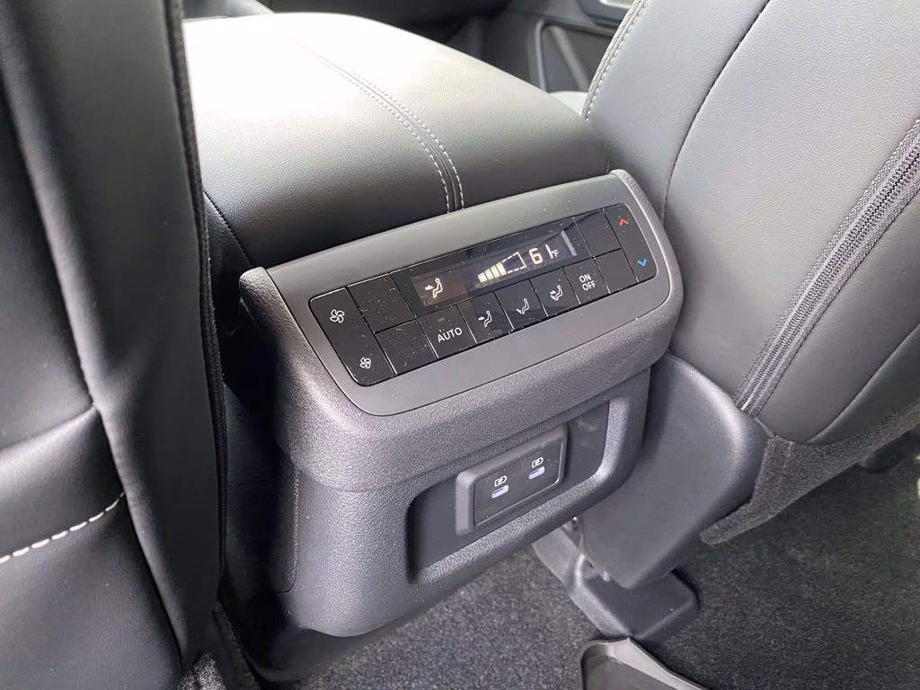 2026 Everest White Pearl Tricoat Nissan Pathfinder SL FWD SUV