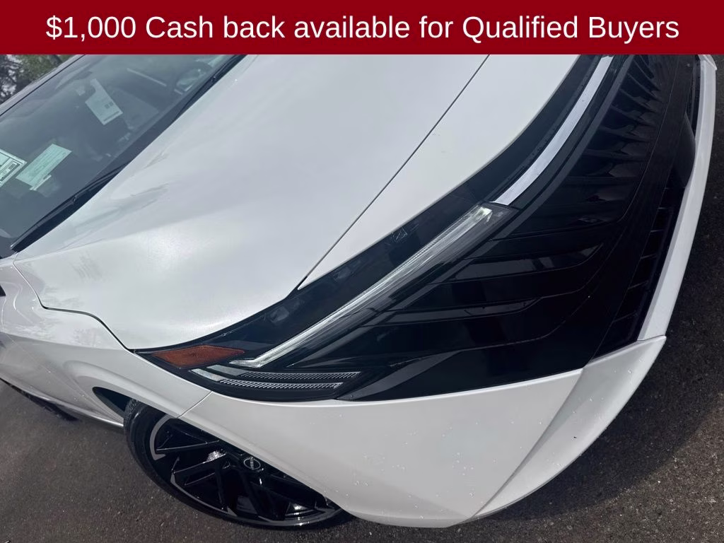 2026 Aspen White/Super Black Nissan Sentra SR FWD Sedan