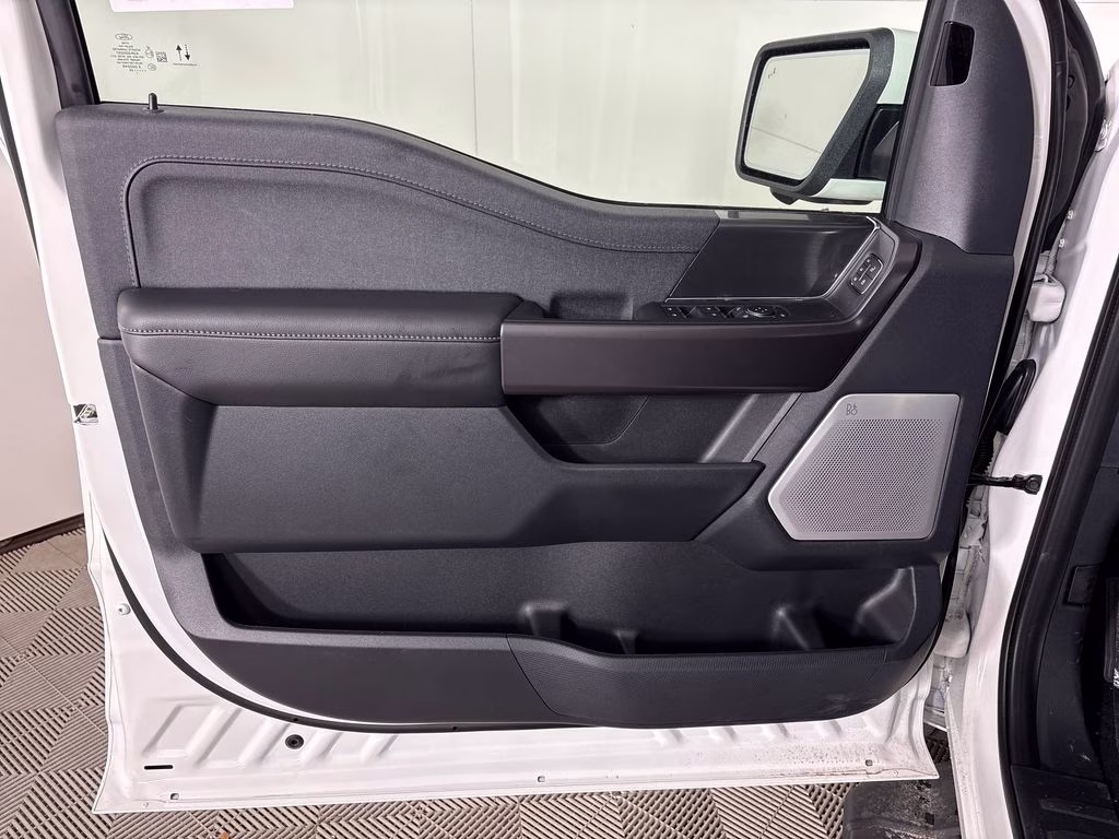 2026 White Ford F-150 Lariat 4X4 Truck
