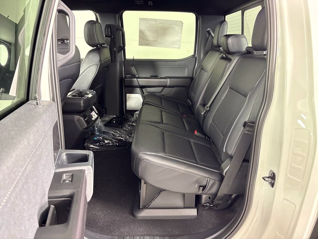 2026 White Ford F-150 Lariat 4X4 Truck