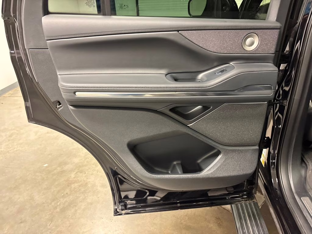 2025 Black Metallic Lincoln Navigator Reserve 4X4 SUV