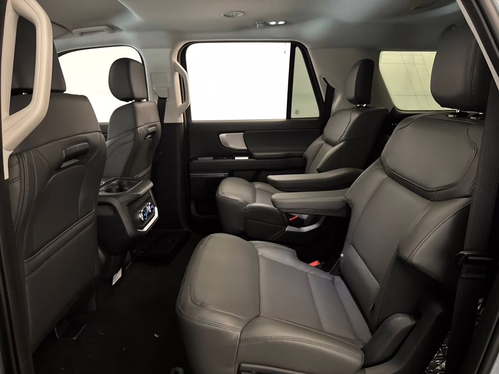 2026 Glacier Gray Metallic Tri-Coat Ford Expedition Max Active RWD SUV