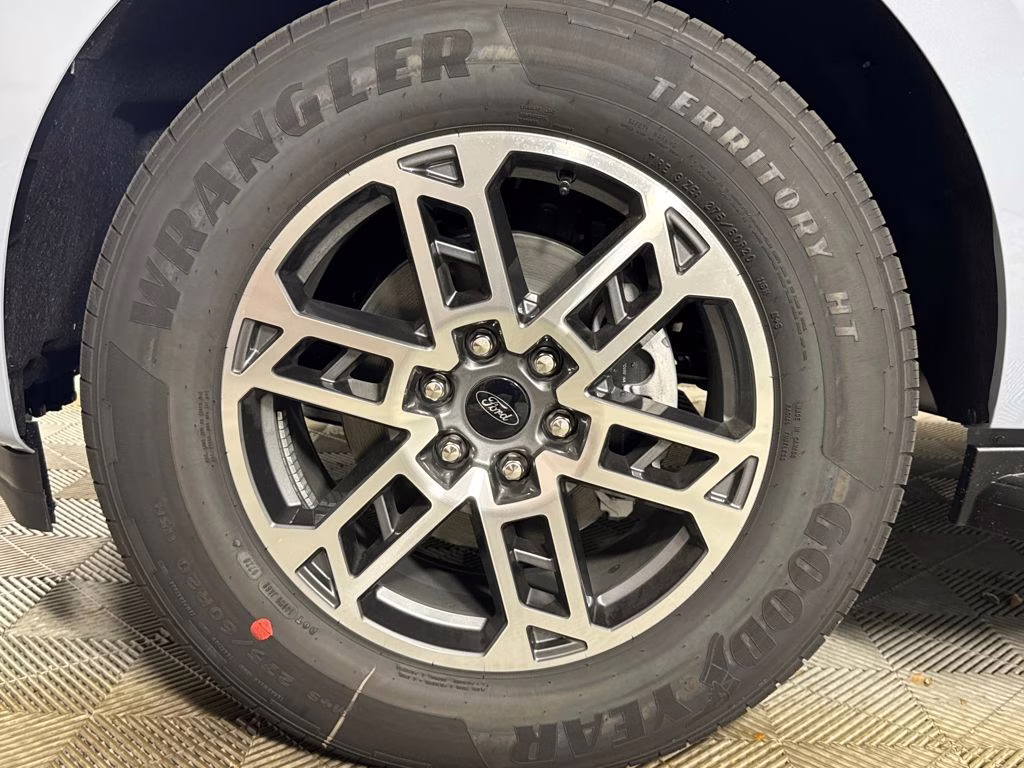 2026 Glacier Gray Metallic Tri-Coat Ford Expedition Max Active RWD SUV