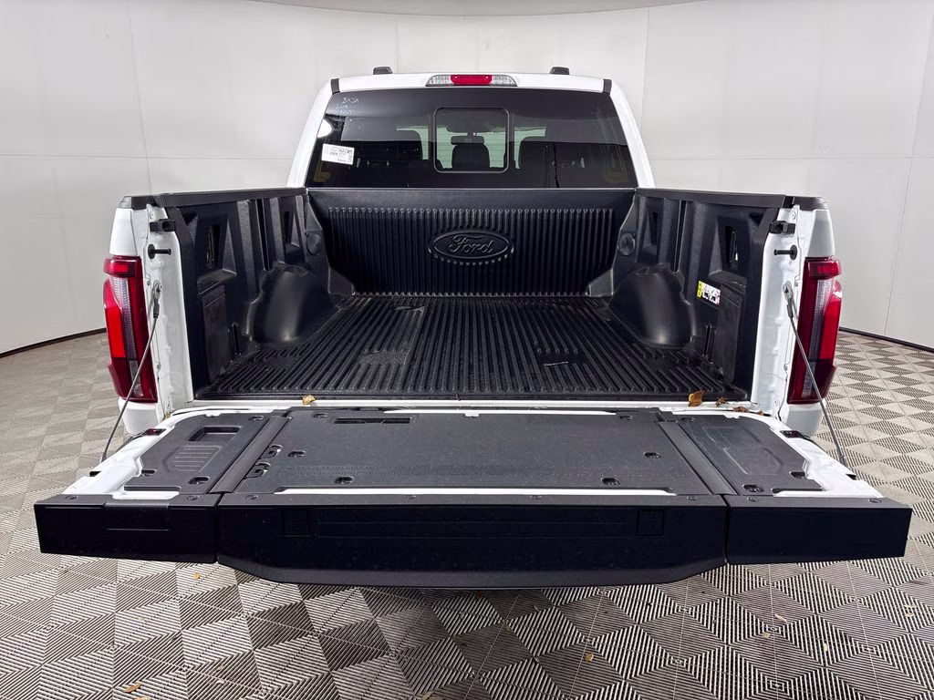2026 White Ford F-150 Lariat 4X4 Truck