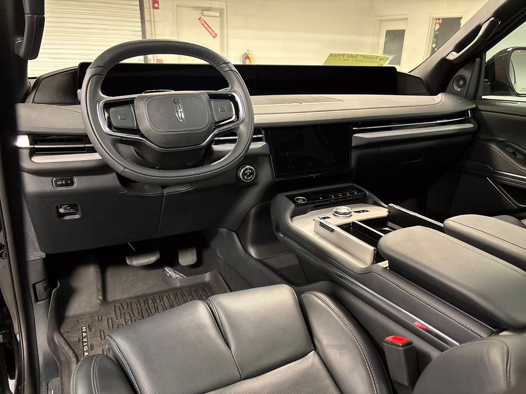 2025 Black Metallic Lincoln Navigator Reserve 4X4 SUV