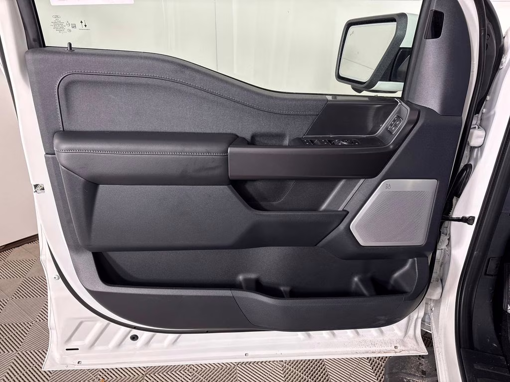 2026 Star White Metallic Tri-Coat Ford F-150 Lariat 4X4 Truck