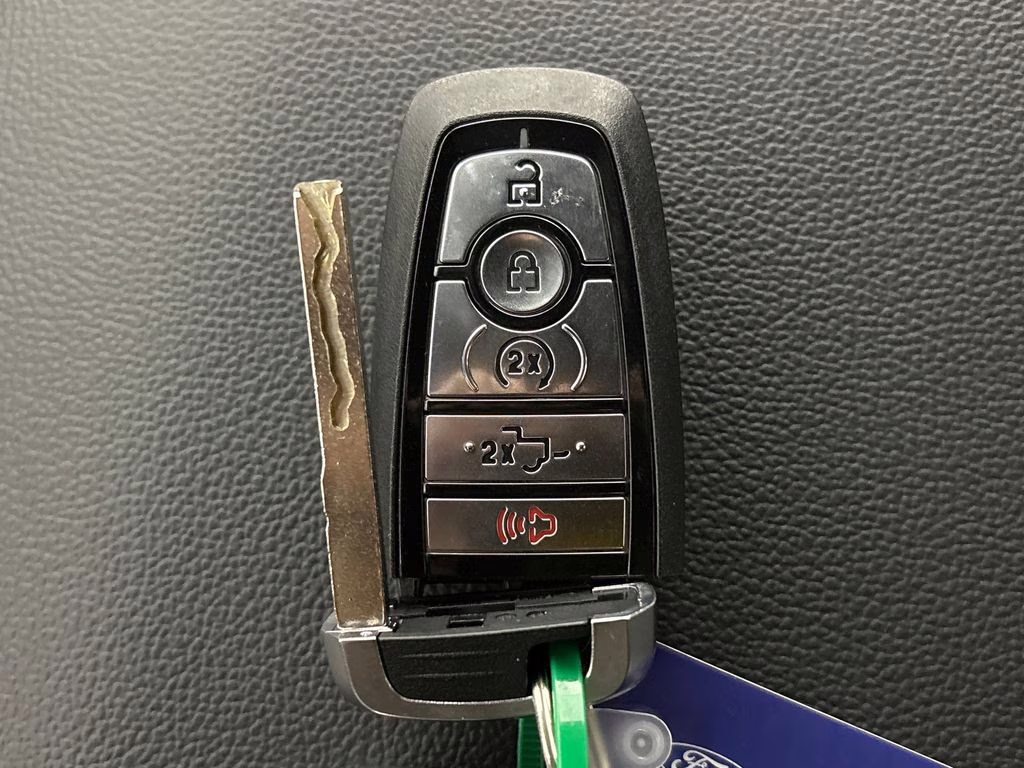 2026 Star White Metallic Tri-Coat Ford F-150 Lariat 4X4 Truck