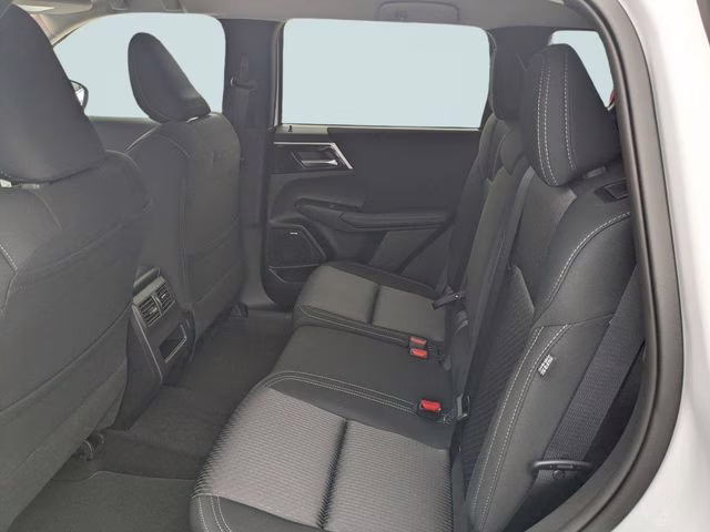 2026 White Diamond Mitsubishi Outlander ES FWD SUV