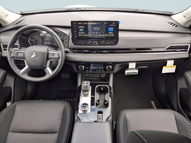 2026 White Diamond Mitsubishi Outlander ES FWD SUV