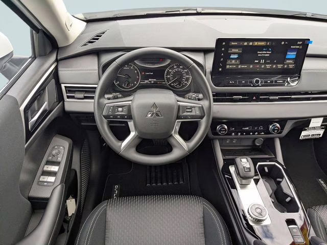 2026 White Diamond Mitsubishi Outlander ES FWD SUV