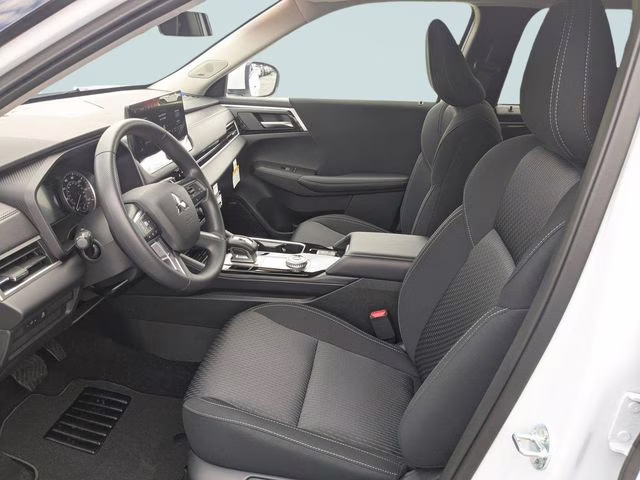 2026 White Diamond Mitsubishi Outlander ES FWD SUV