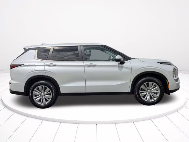 2026 White Diamond Mitsubishi Outlander ES FWD SUV
