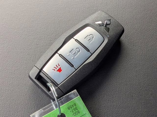 2026 White Diamond Mitsubishi Outlander ES FWD SUV