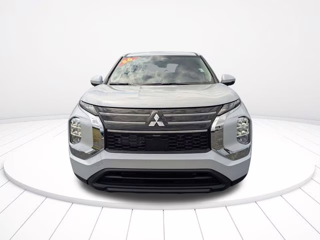 2026 White Diamond Mitsubishi Outlander ES FWD SUV