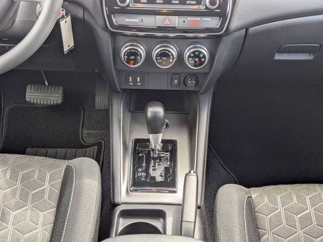 2026 Labrador Black Pearl Mitsubishi Outlander Sport 2.0 ES 4X4 SUV