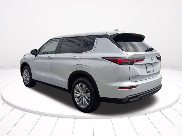 2026 White Diamond Mitsubishi Outlander ES FWD SUV