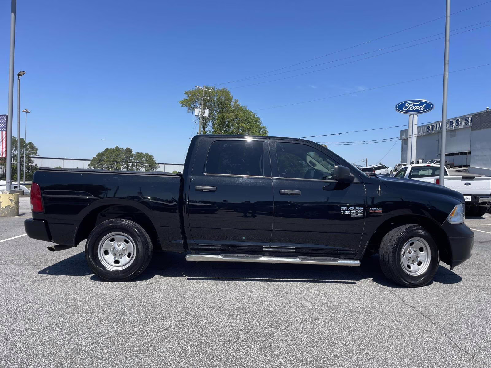 2021 Diamond Black Crystal Pearlcoat Ram 1500 Classic Tradesman RWD Truck