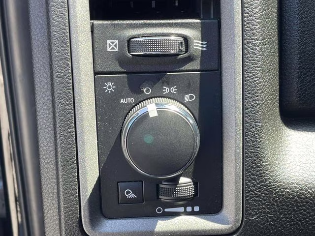 2021 Diamond Black Crystal Pearlcoat Ram 1500 Classic Tradesman RWD Truck