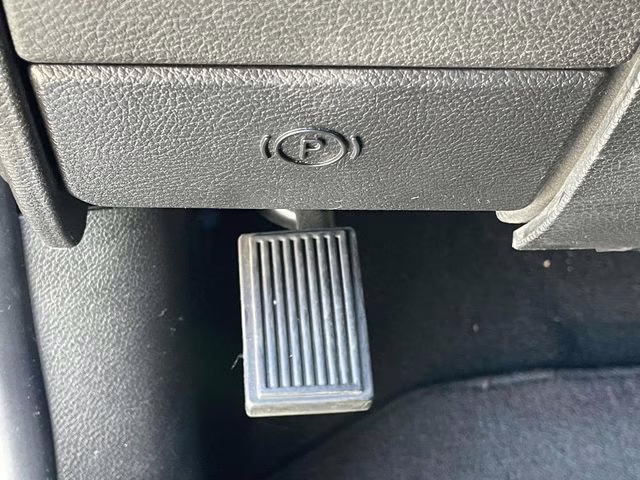 2021 Diamond Black Crystal Pearlcoat Ram 1500 Classic Tradesman RWD Truck