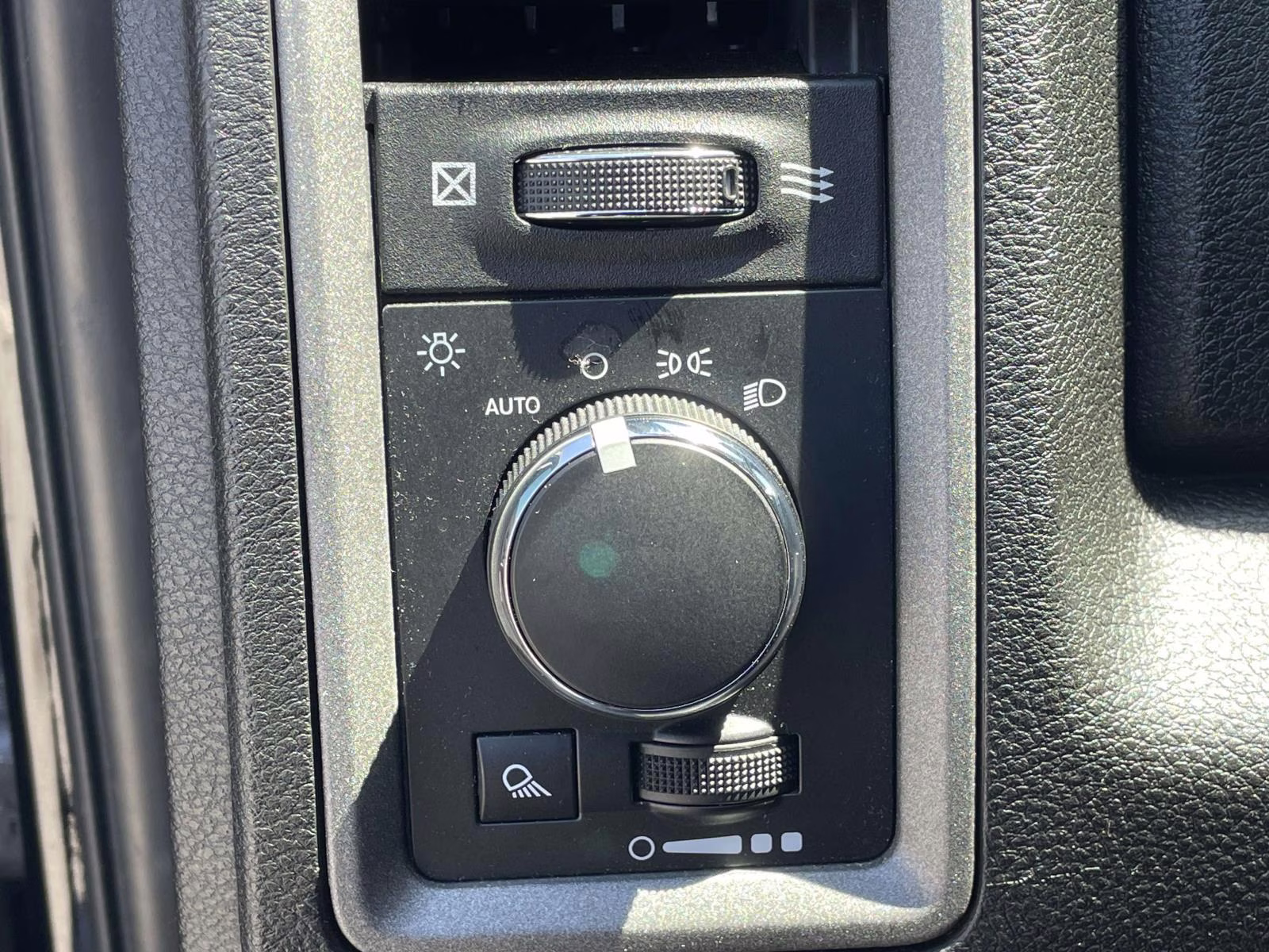 2021 Diamond Black Crystal Pearlcoat Ram 1500 Classic Tradesman RWD Truck