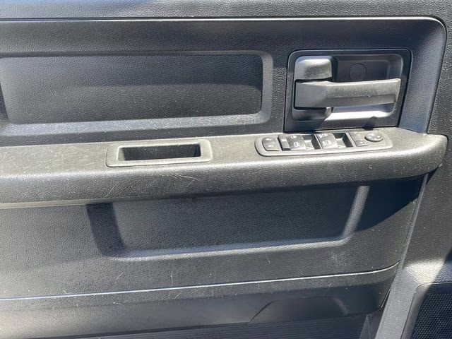 2021 Diamond Black Crystal Pearlcoat Ram 1500 Classic Tradesman RWD Truck