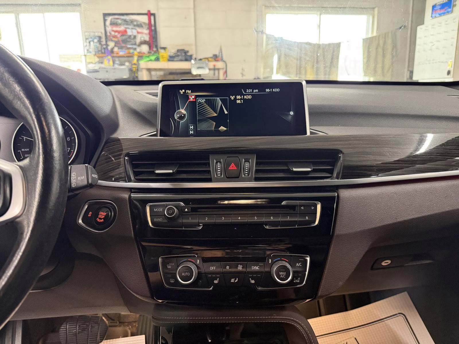 2016 Mineral White Metallic BMW X1 xDrive28i AWD Sports Activity Vehicle