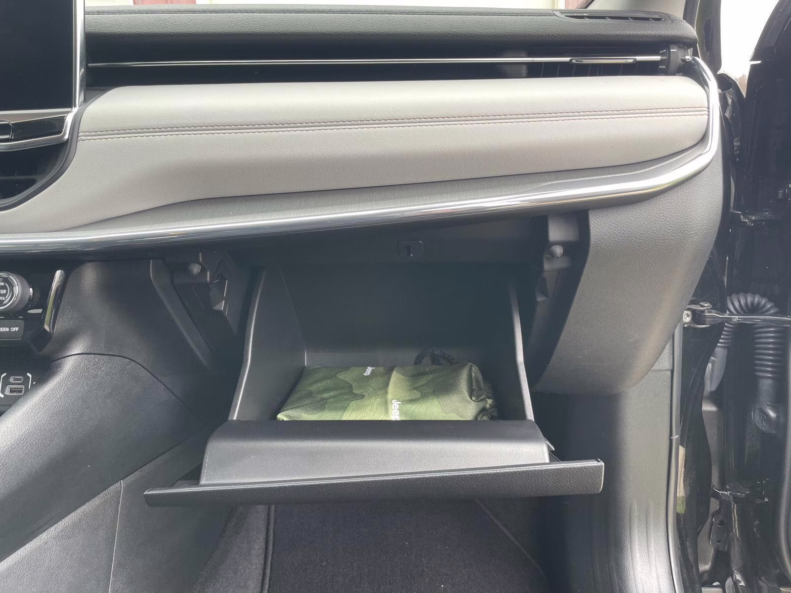 2022 Diamond Black Crystal Pearlcoat Jeep Compass Limited 4X4 SUV