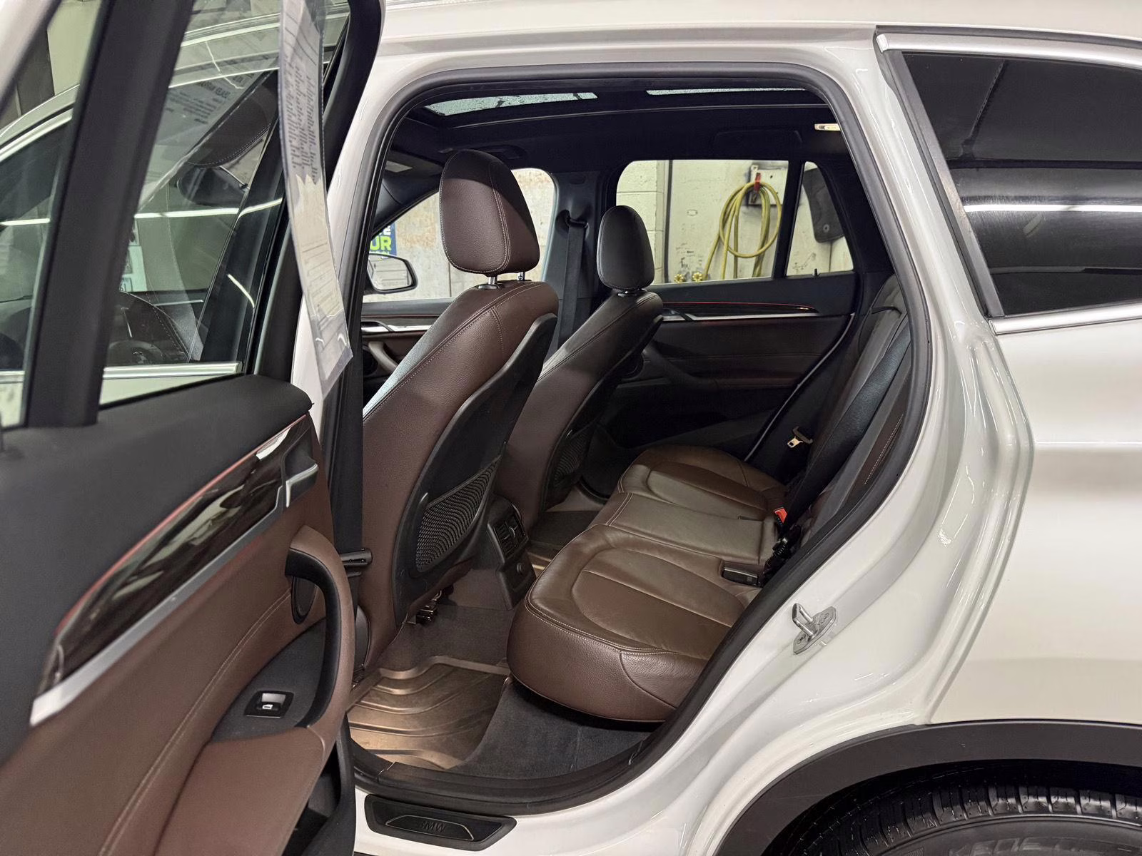 2016 Mineral White Metallic BMW X1 xDrive28i AWD Sports Activity Vehicle