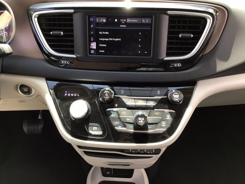 2024 Diamond Black Crystal Pearlcoat Chrysler Voyager LX FWD Van